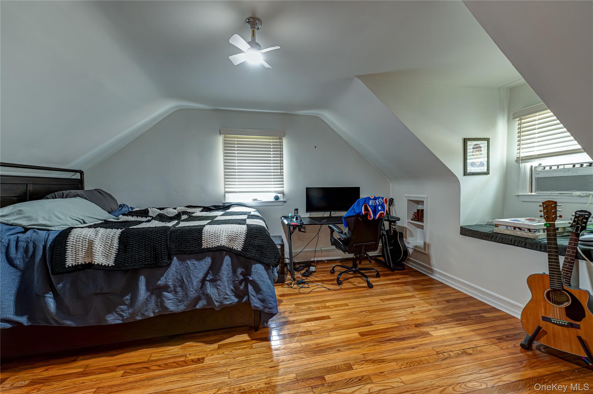 253 Melbury Road Babylon, NY 11702 - Photo 28 of 44