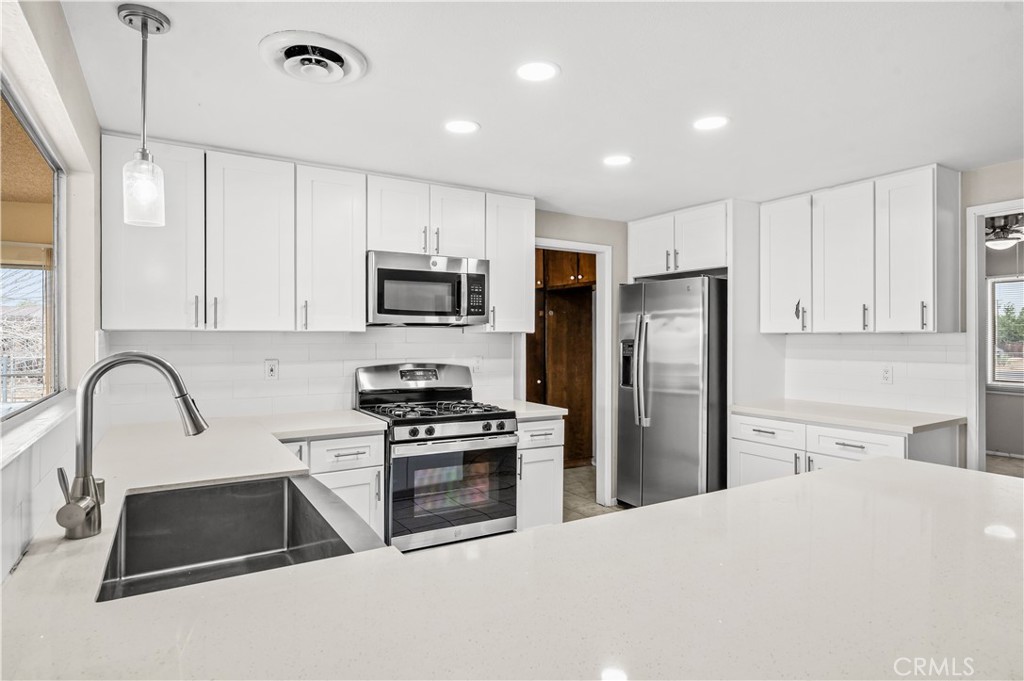 13755 Mohawk Road Apple Valley, CA 92307 - Photo 22 of 66