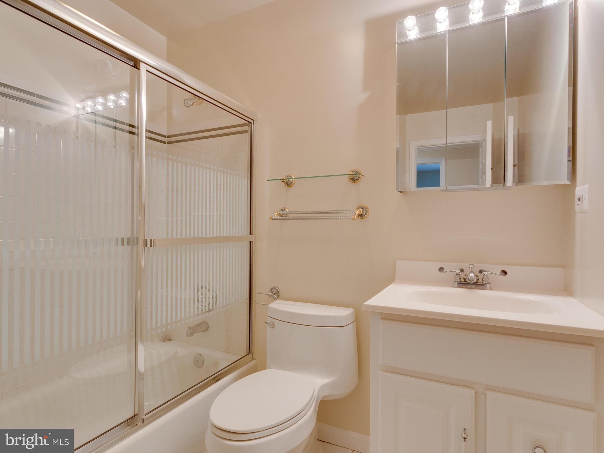 5220 Inverchapel Road Springfield, VA 22151 - Photo 11 of 30 Bath