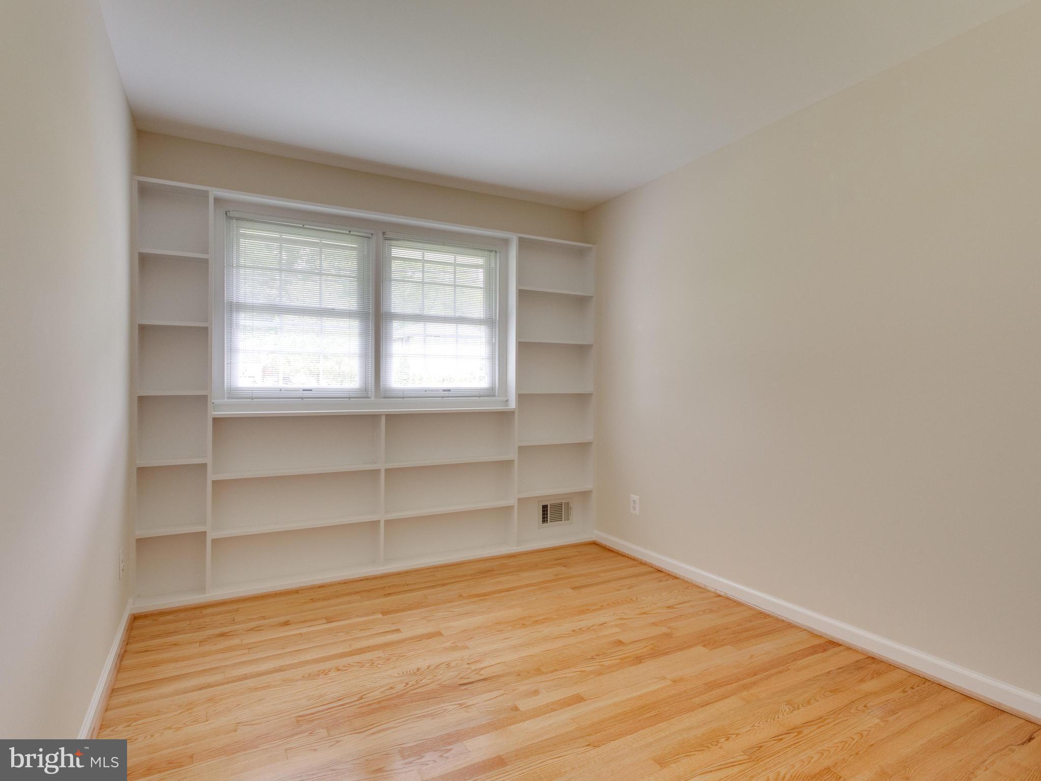 5220 Inverchapel Road Springfield, VA 22151 - Photo 12 of 30 2nd Bedroom