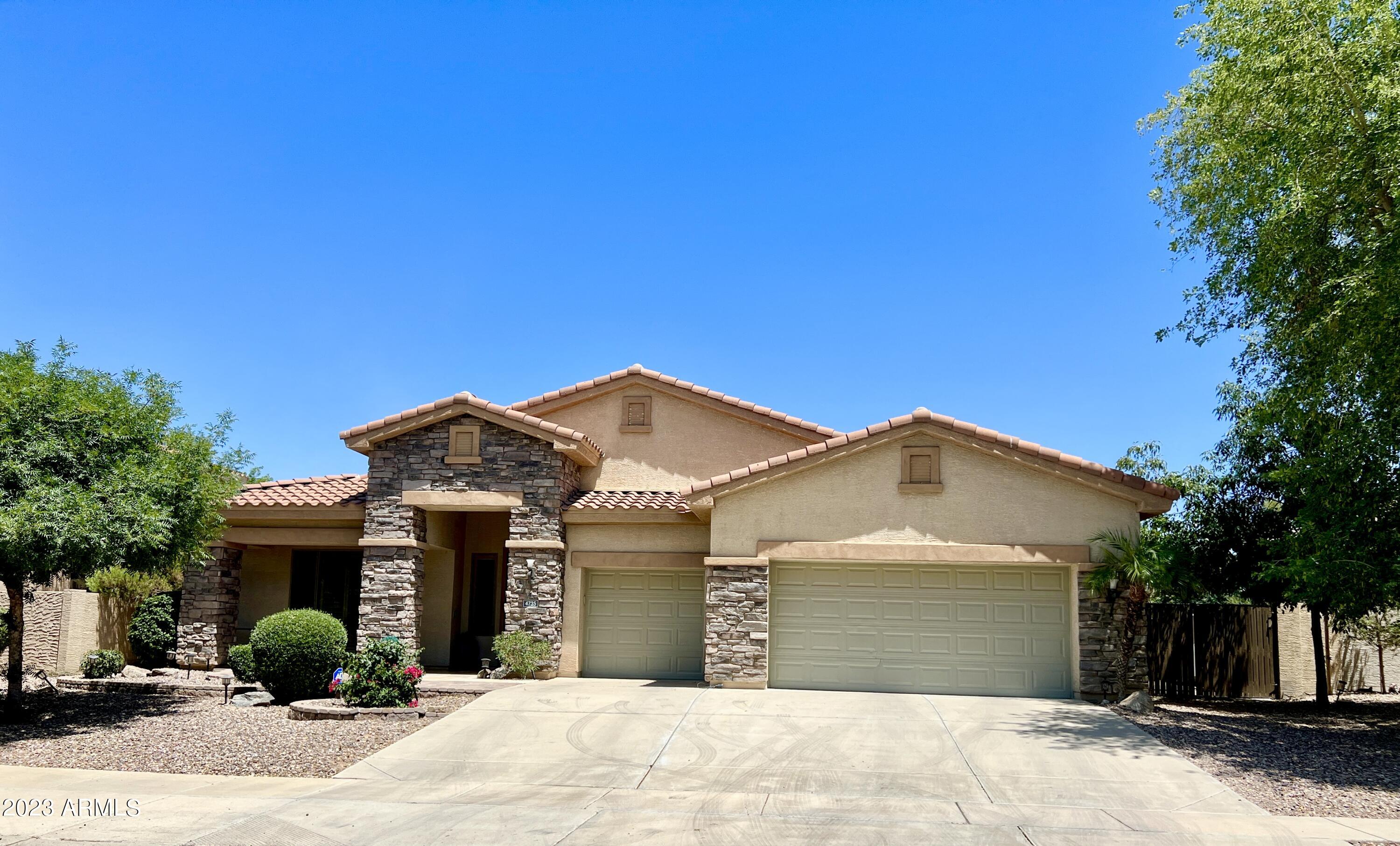 4735 South Rim Road Gilbert, AZ 85297 - Photo 1 of 38 a front view of a house with a yard