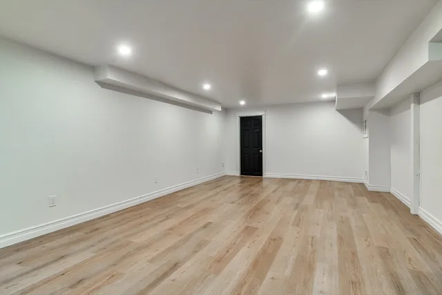 a view of a pathway with a house