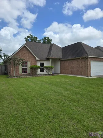 $299,900 | 14050 Serenity Cove Drive, Gonzales, LA 70737