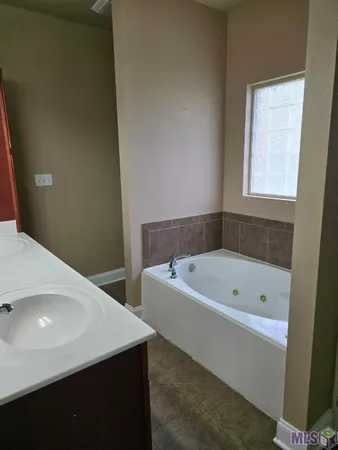 $299,900 | 14050 Serenity Cove Drive, Gonzales, LA 70737