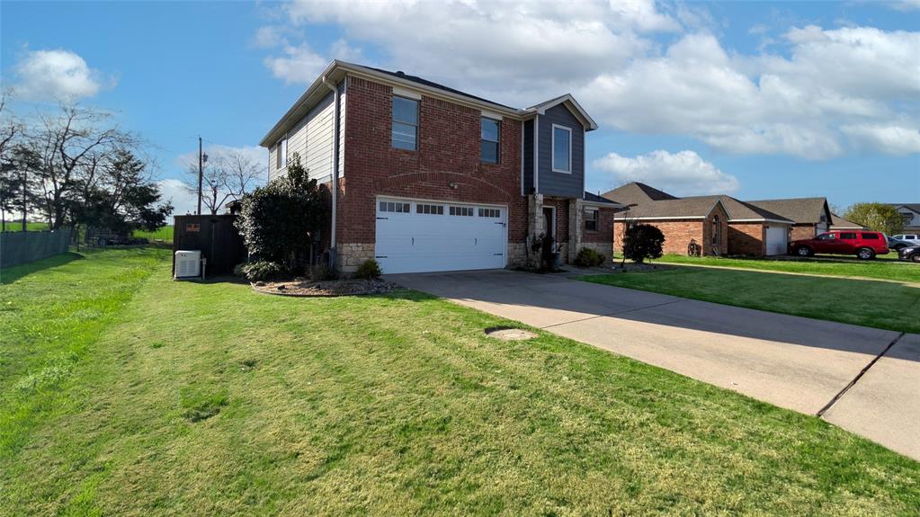 121 Sunset Lane Whitewright, TX 75491 - Photo 2 of 36