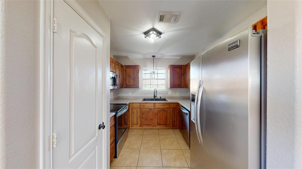 121 Sunset Lane Whitewright, TX 75491 - Photo 10 of 36