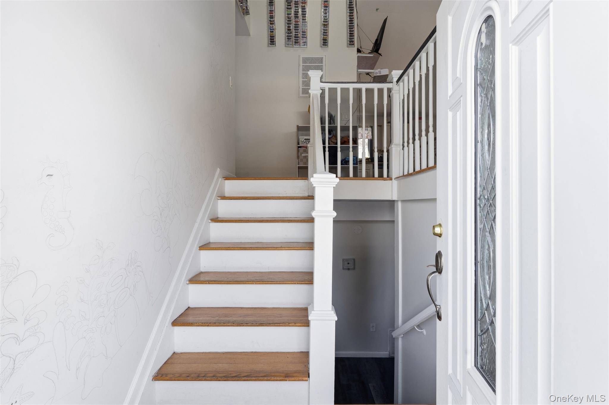 153 South Pascack Road Nanuet, NY 10954 - Photo 4 of 27 a view of entryway