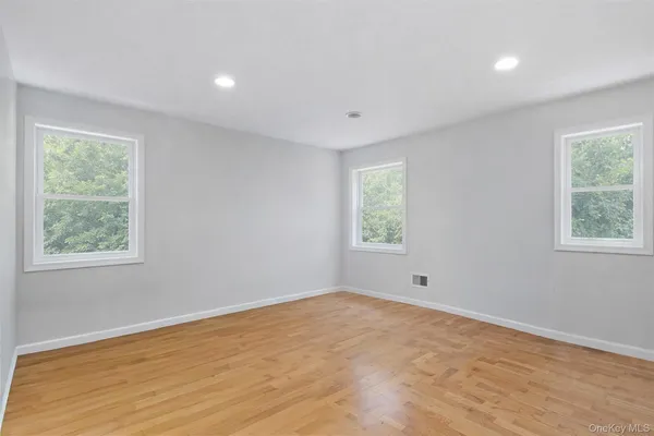 a view of empty room with window
