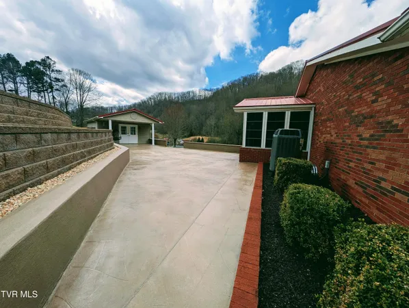 $350,000 | 218 7th Street Northeast, Norton, VA 24273