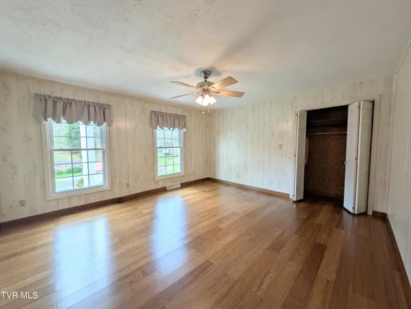 $350,000 | 218 7th Street Northeast, Norton, VA 24273