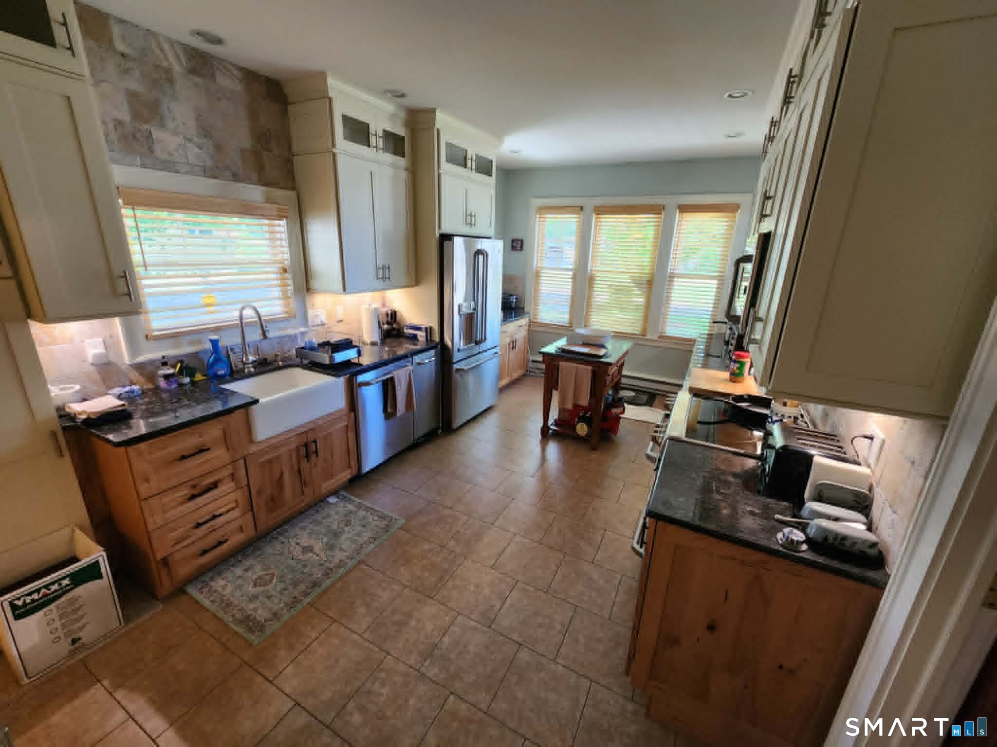425 Pomeroy Avenue Meriden, CT 06450 - Photo 4 of 27
