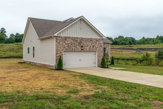 $387,900 | 54 Hunters Lane, Springfield, TN 37172