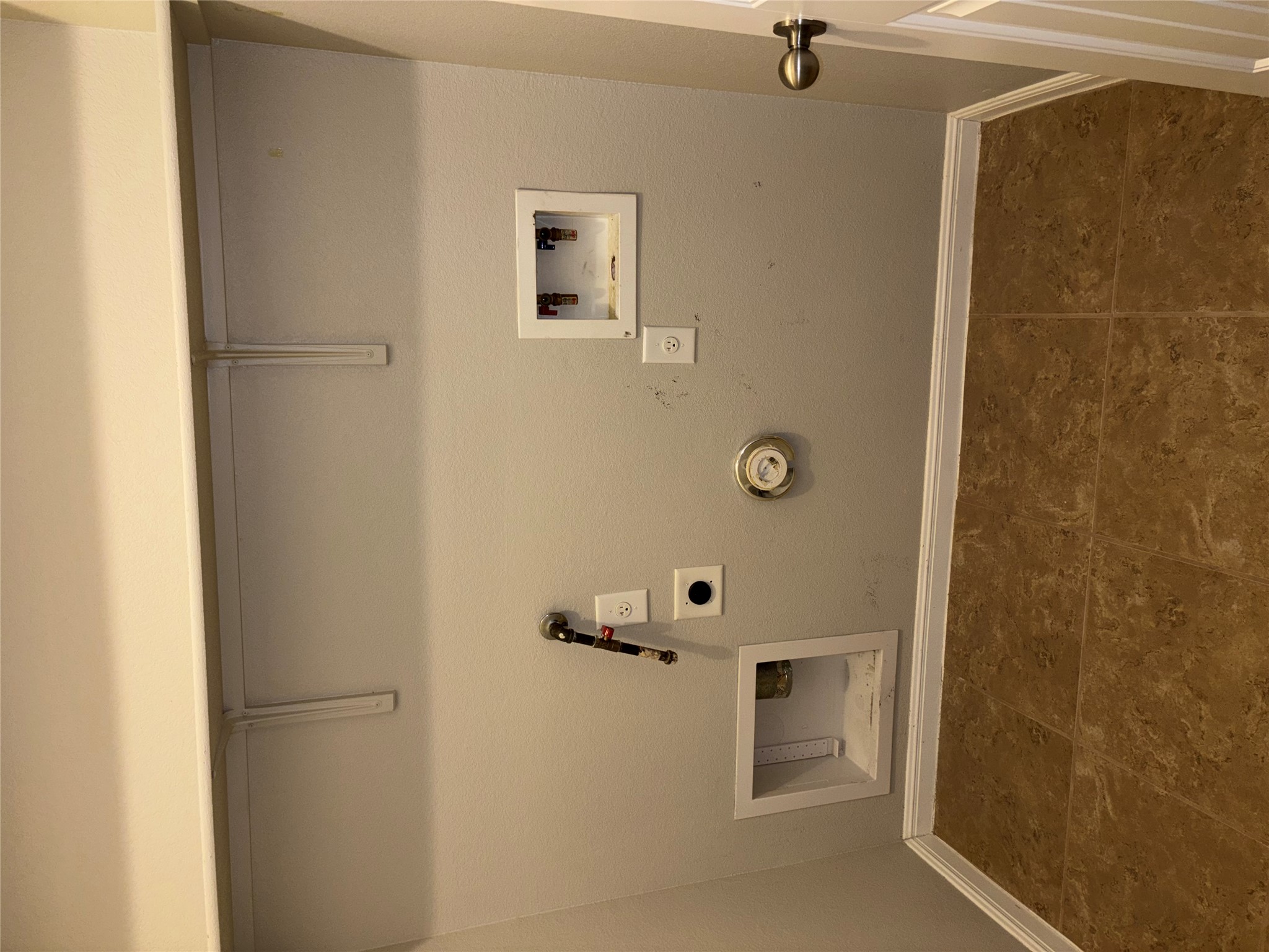 634 River Bluff Circle Georgetown, TX 78626 - Photo 15 of 37 Laundry room featuring washer hookup, hookup for an electric dryer, and gas dryer hookup