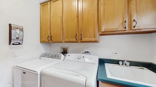 $1,199,999 | 1527 Lexington Circle, Schaumburg, IL 60173