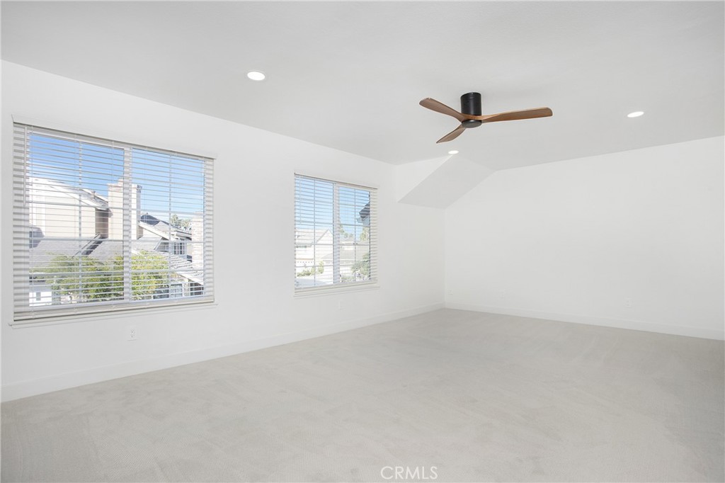 6265 Majorca Circle Long Beach, CA 90803 - Photo 14 of 38 an empty room with windows