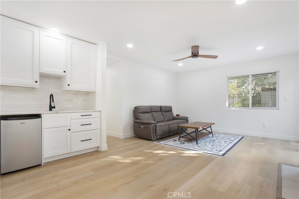 6265 Majorca Circle Long Beach, CA 90803 - Photo 20 of 38 a living room with furniture and a window
