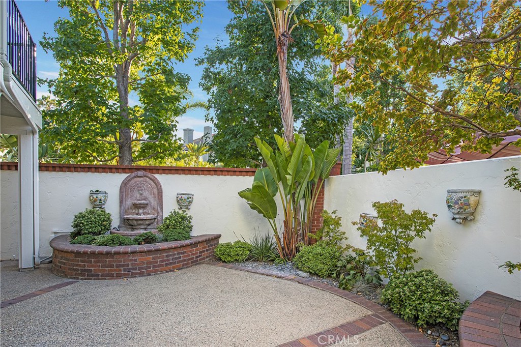 6265 Majorca Circle Long Beach, CA 90803 - Photo 29 of 38 an outdoor view with plants