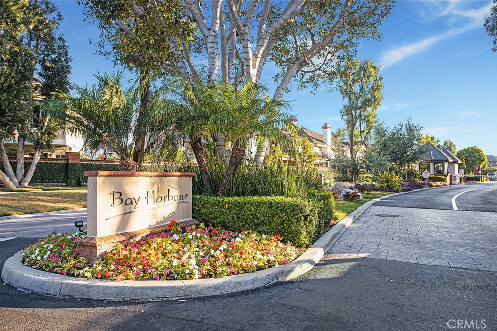 6265 Majorca Circle Long Beach, CA 90803 - Photo 35 of 38 a view of a yard with plants