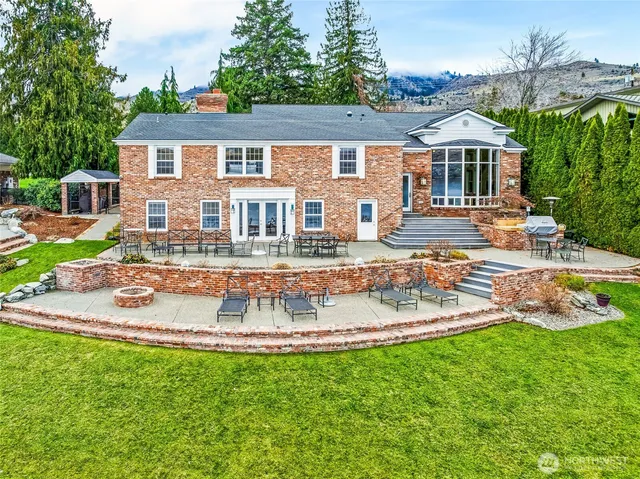 a view of a house with garden