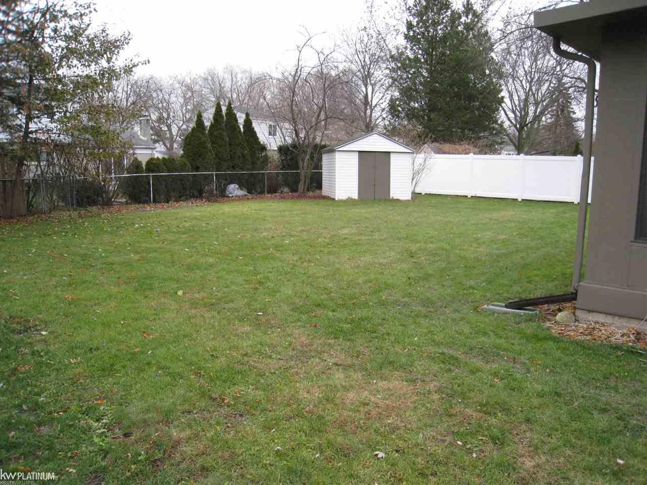 34623 Devonshire Road New Baltimore, MI 48047 - Photo 33 of 35 50001161-32.JPG
