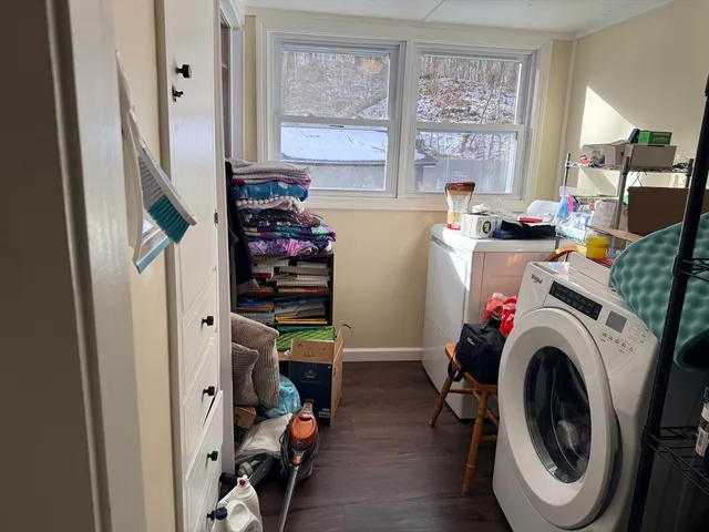 a view of livingroom with washer and dryer