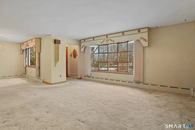 $499,900 | 4487 Madison Avenue, Trumbull, CT 06611