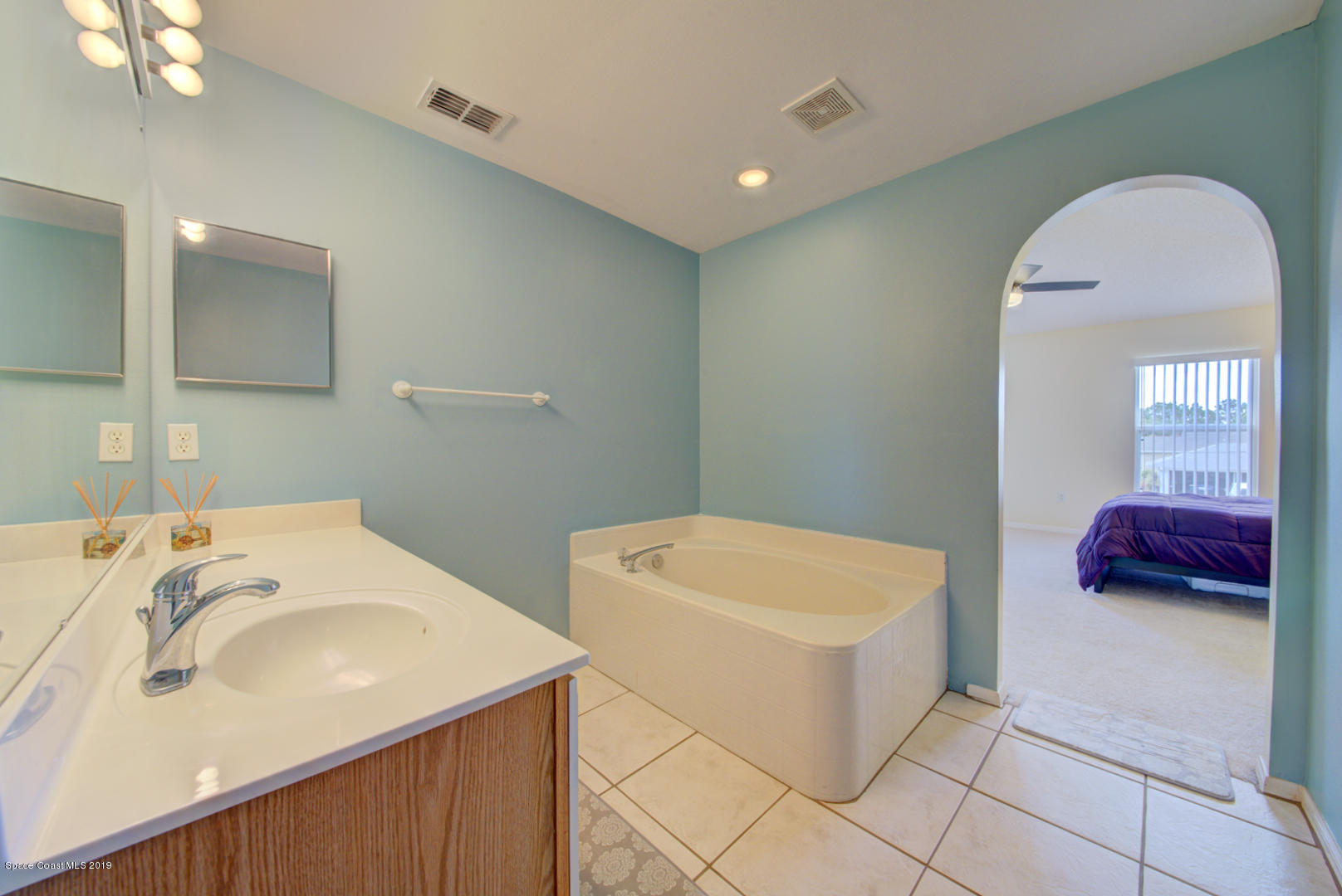 787 Raleigh Road Southeast Palm Bay, FL 32909 - Photo 33 of 51 Master Bathroom With Arched Opening
