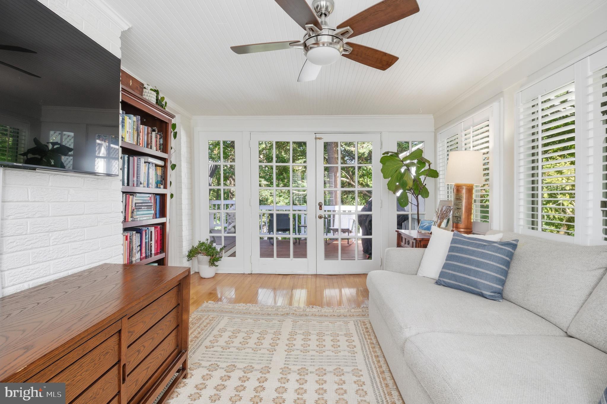 6032 Grove Drive Alexandria, VA 22307 - Photo 14 of 40 a living room with furniture and a book shelf