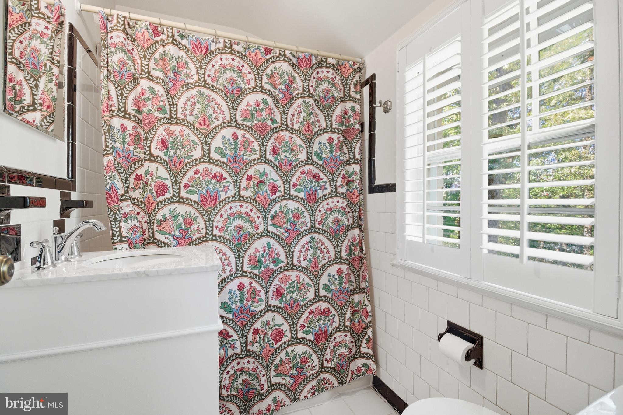 6032 Grove Drive Alexandria, VA 22307 - Photo 23 of 40 a bathroom with a bathtub and a window