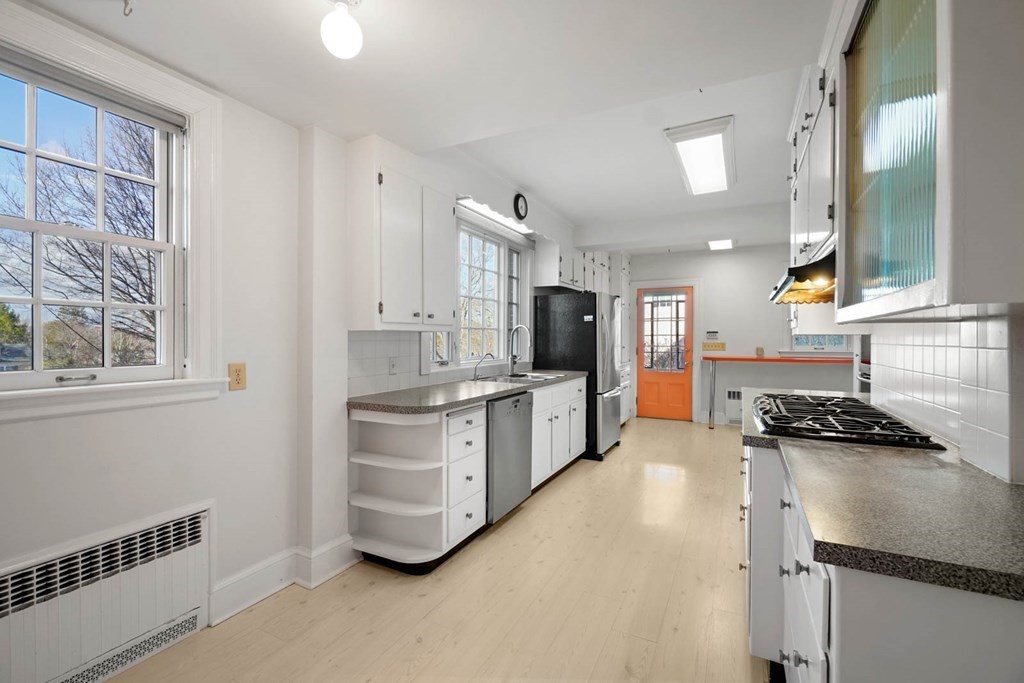 305 Buckminster Road Brookline, MA 02445 - Photo 17 of 41