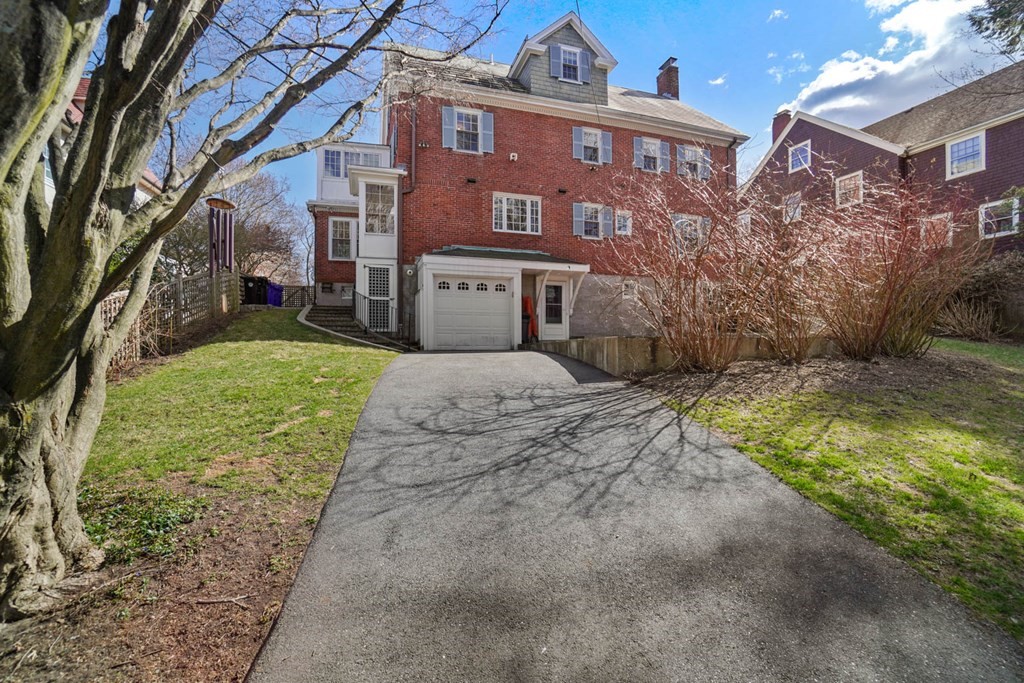 305 Buckminster Road Brookline, MA 02445 - Photo 4 of 41