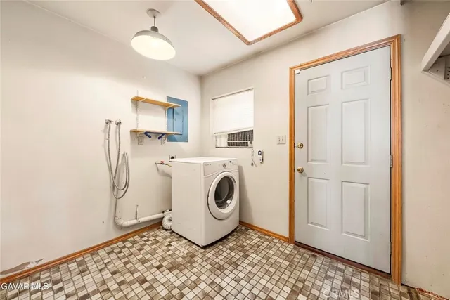 $899,900 | 4636 East Ave H, Lancaster, CA 93535