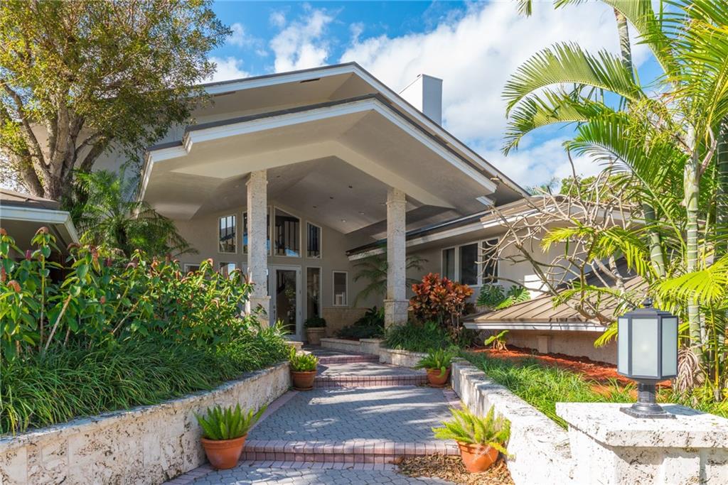 137 South River Road Stuart, FL 34996 - Photo 7 of 55 a view of a house with a small yard and plants