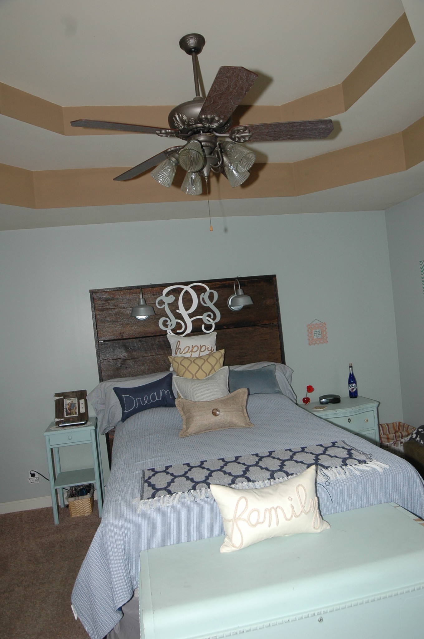 4607 Washington Road Greenbrier, TN 37073 - Photo 11 of 40 a room with a table and chairs