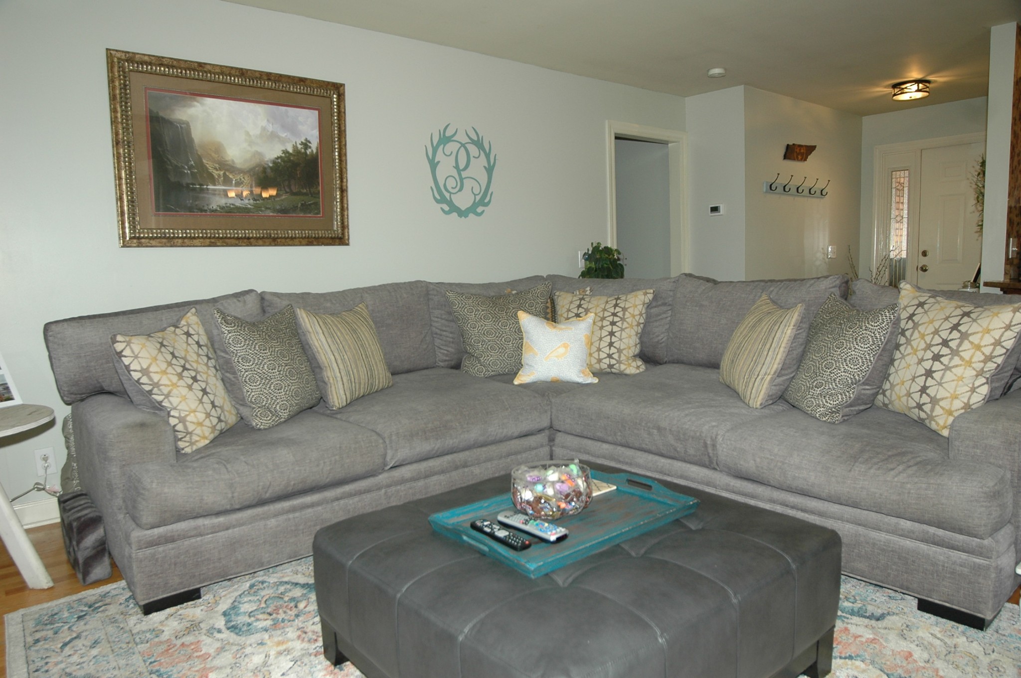 4607 Washington Road Greenbrier, TN 37073 - Photo 2 of 40 a living room with furniture and a couch