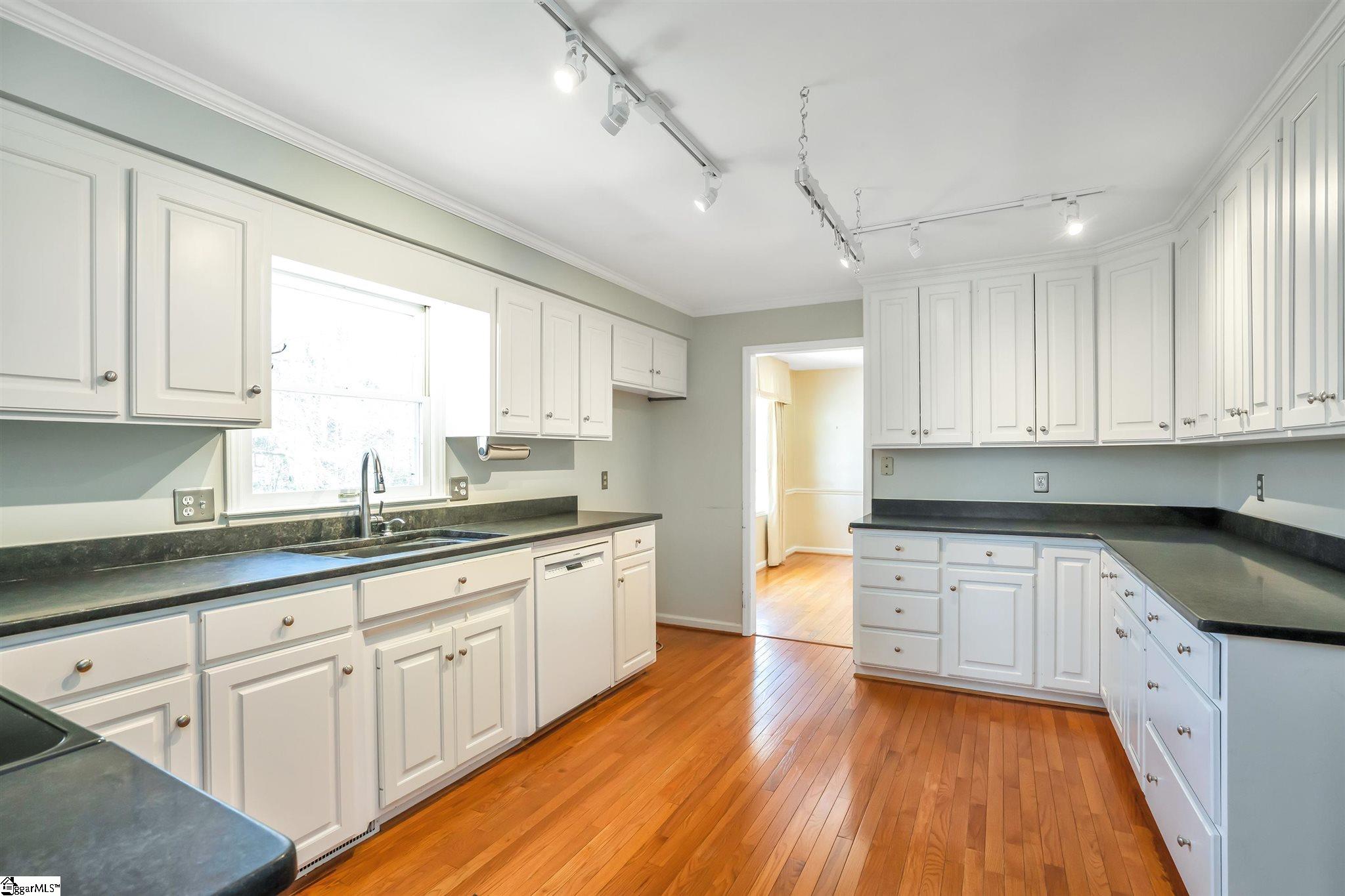359 Round Ridge Road Spartanburg, SC 29302 - Photo 3 of 23 Gallery Image 3