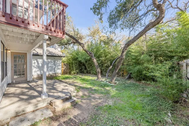 a view of a back yard of the house