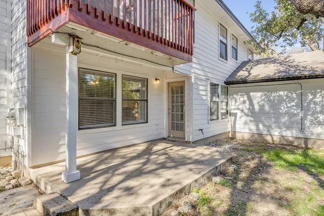 a view of a house with a outdoor space