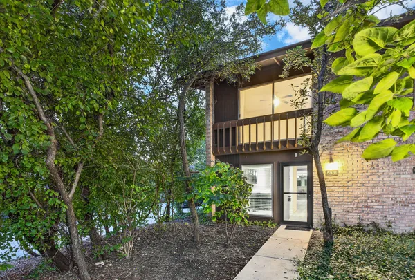 $2,200 | 5931 Meadow Drive, Unit 157A, Lisle, IL 60532