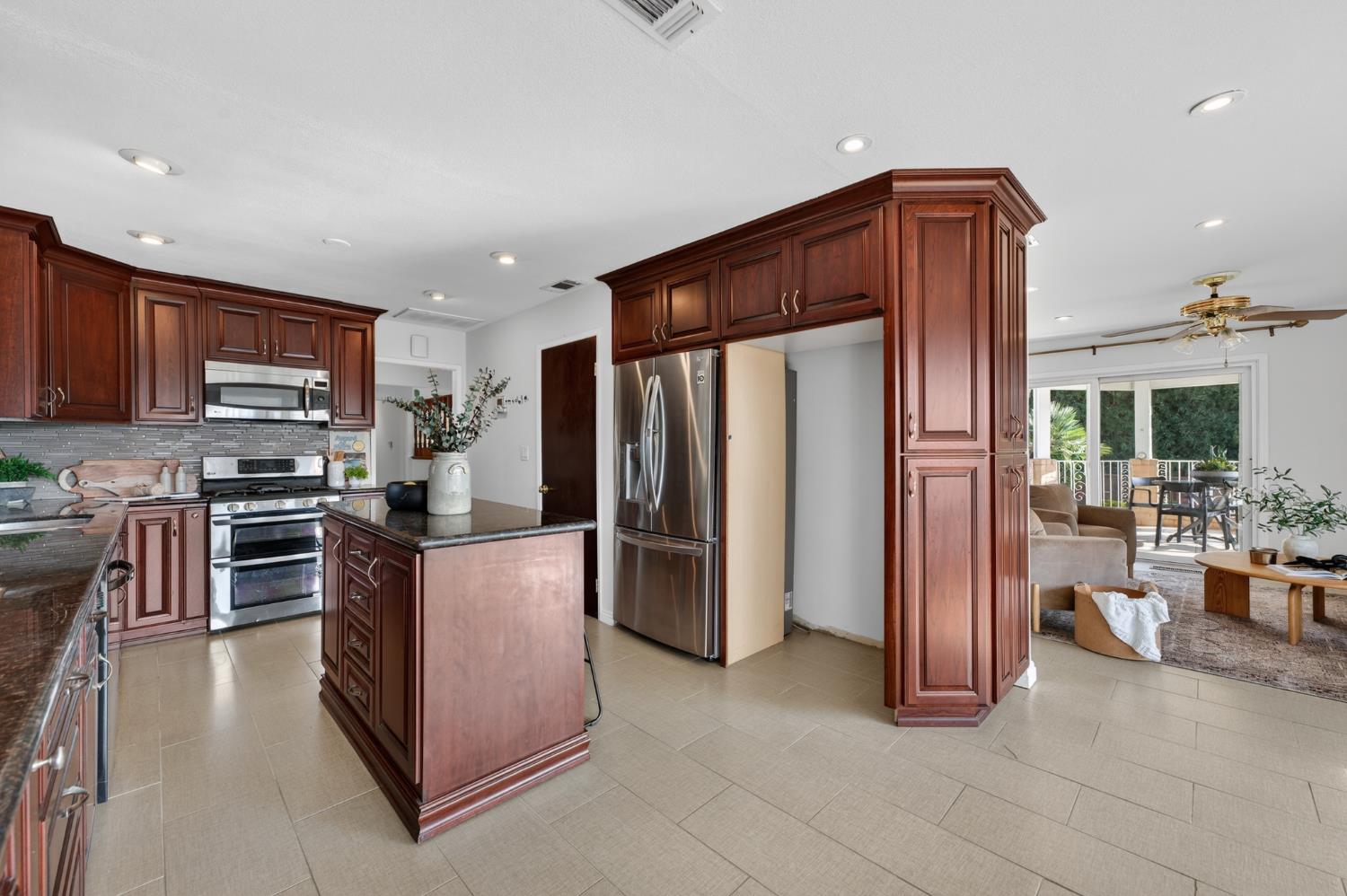 3006 Scenic Heights Way Carmichael, CA 95608 - Photo 21 of 76