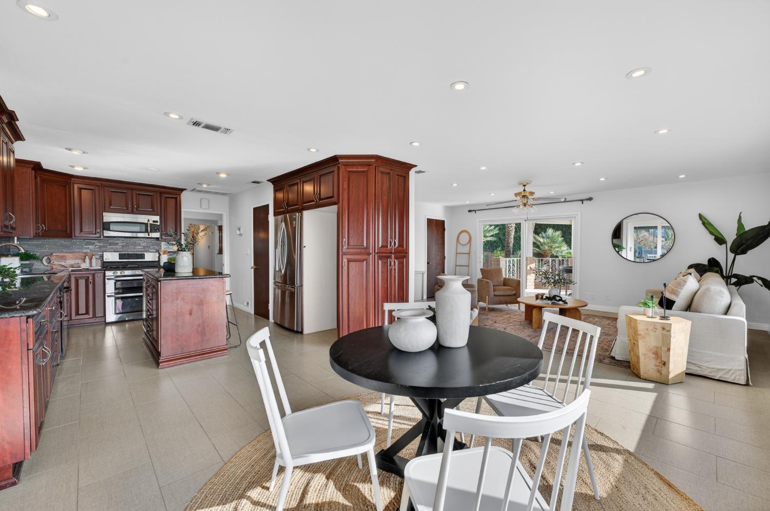 3006 Scenic Heights Way Carmichael, CA 95608 - Photo 22 of 76 Kitchen nook