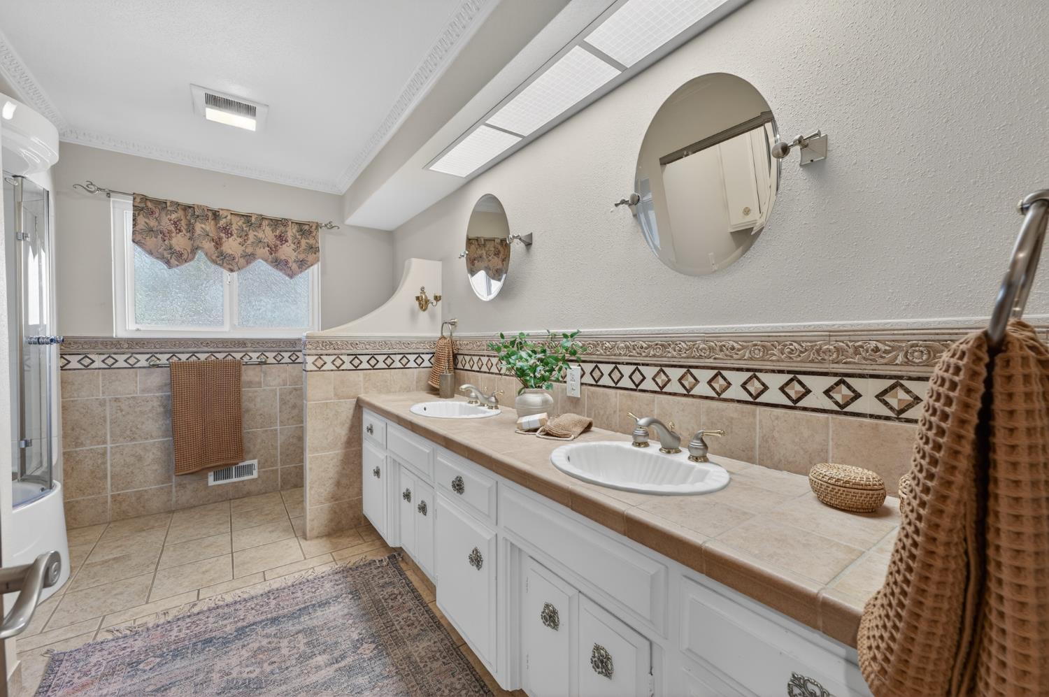 3006 Scenic Heights Way Carmichael, CA 95608 - Photo 37 of 76 Guest bathroom upstairs