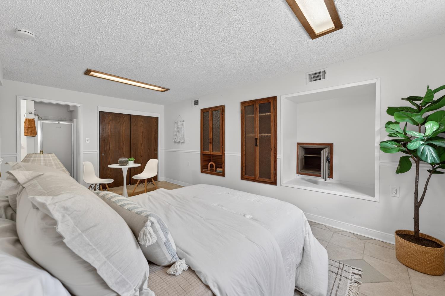 3006 Scenic Heights Way Carmichael, CA 95608 - Photo 40 of 76 a spacious bedroom with a bed and a potted plant