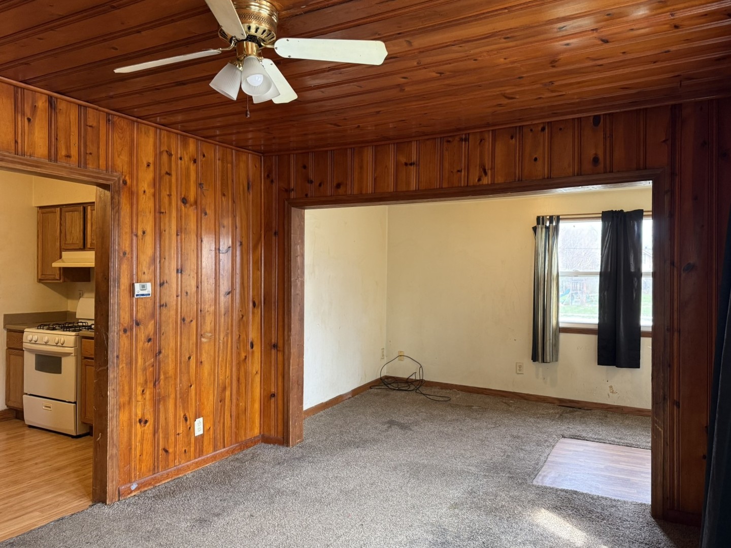 3245 9th Street Rockford, IL 61109 - Photo 12 of 26 an empty room with windows