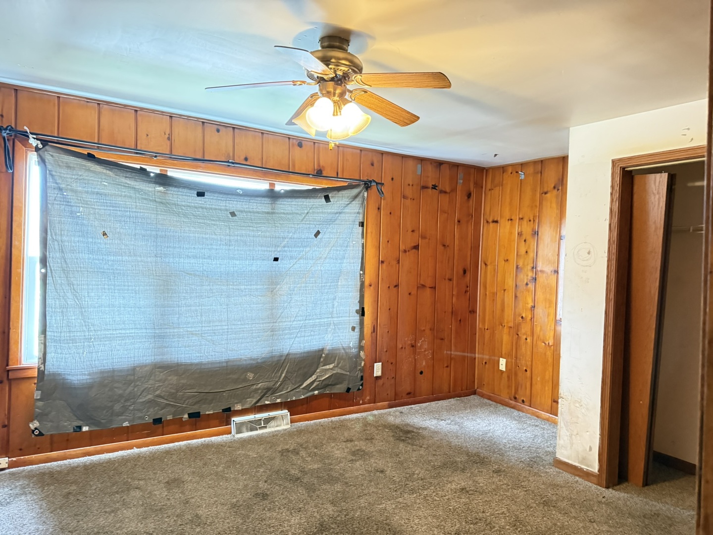 3245 9th Street Rockford, IL 61109 - Photo 22 of 26 an empty room with windows