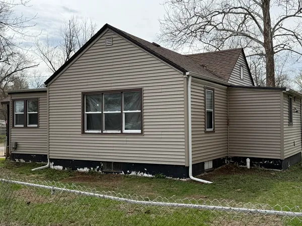 $105,000 | 3245 9th Street, Rockford, IL 61109