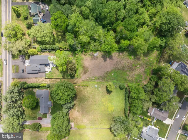 an aerial view of a houses with yard