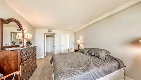 $9,500 | 6415 Midnight Pass Road, Unit 602, Sarasota, FL 34242