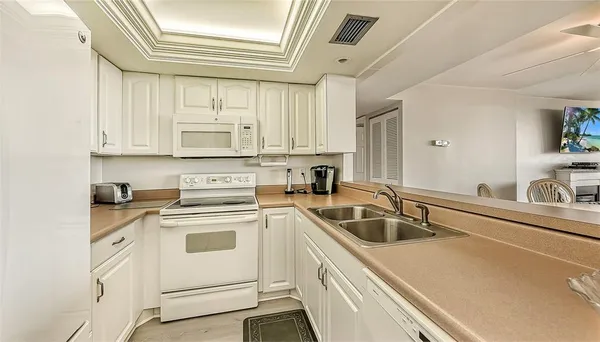 $9,500 | 6415 Midnight Pass Road, Unit 602, Sarasota, FL 34242