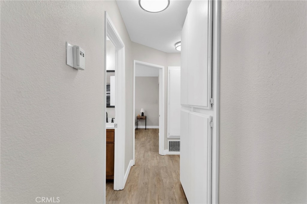 10616 Jamul Road Apple Valley, CA 92308 - Photo 14 of 25 Hallway